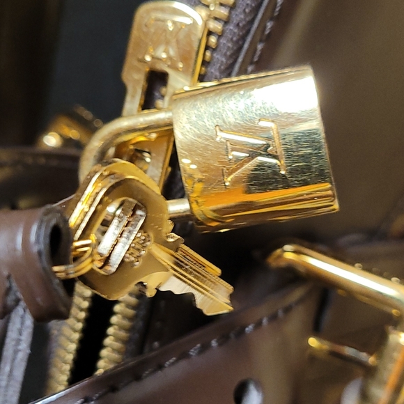 Authentic Louis Vuitton Verona MM - Picture 7 of 16